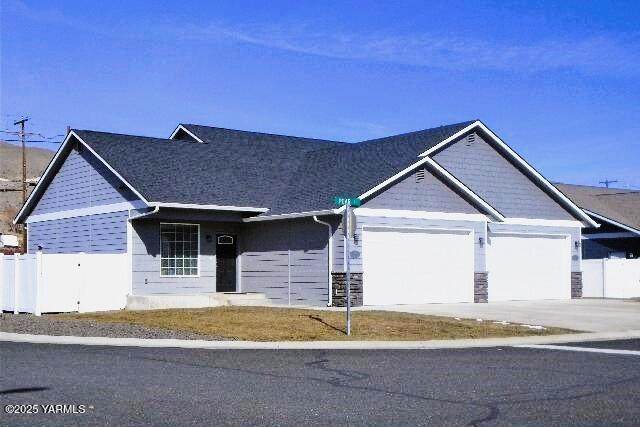 101 Pear Ct - Photo 1