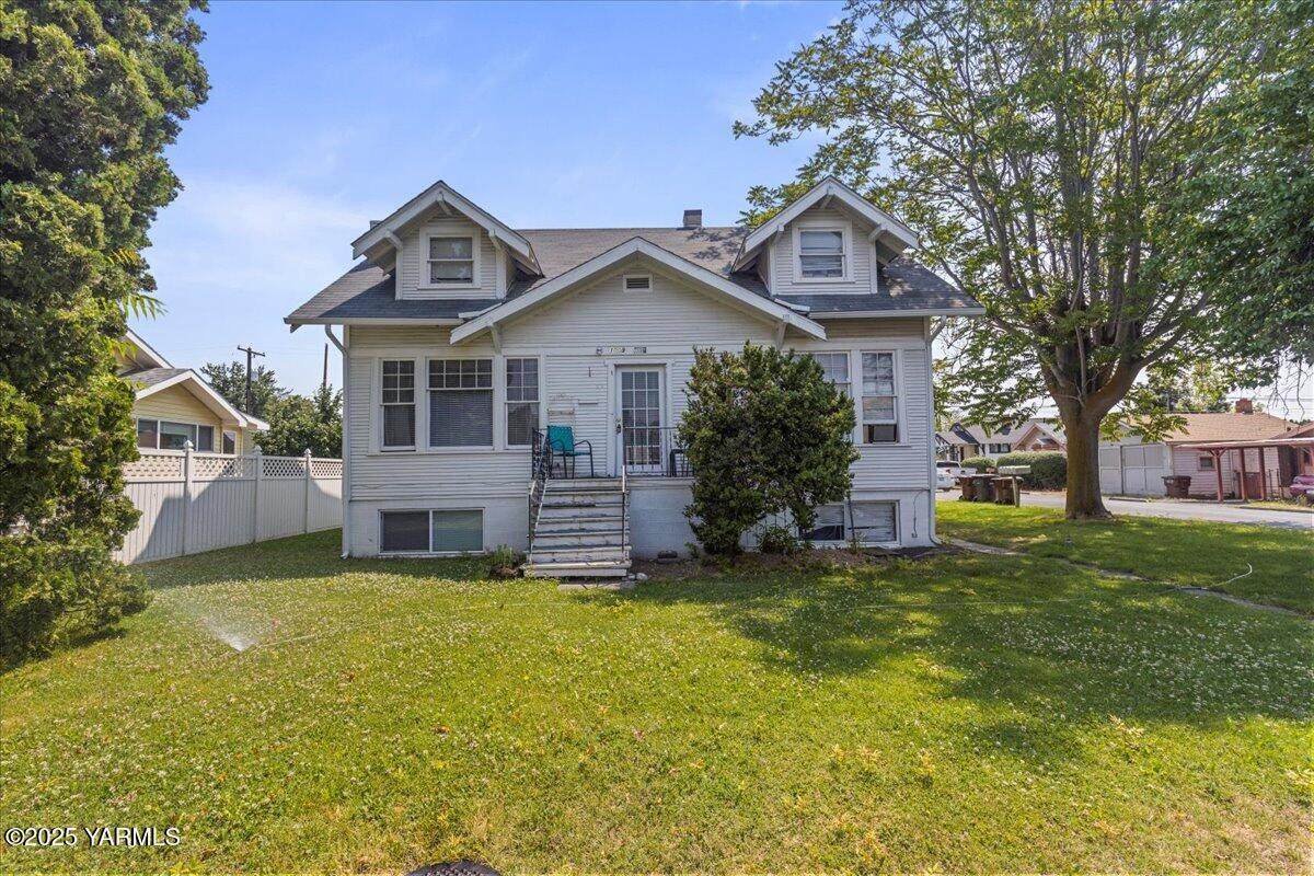 1009 11th Ave - Photo 1