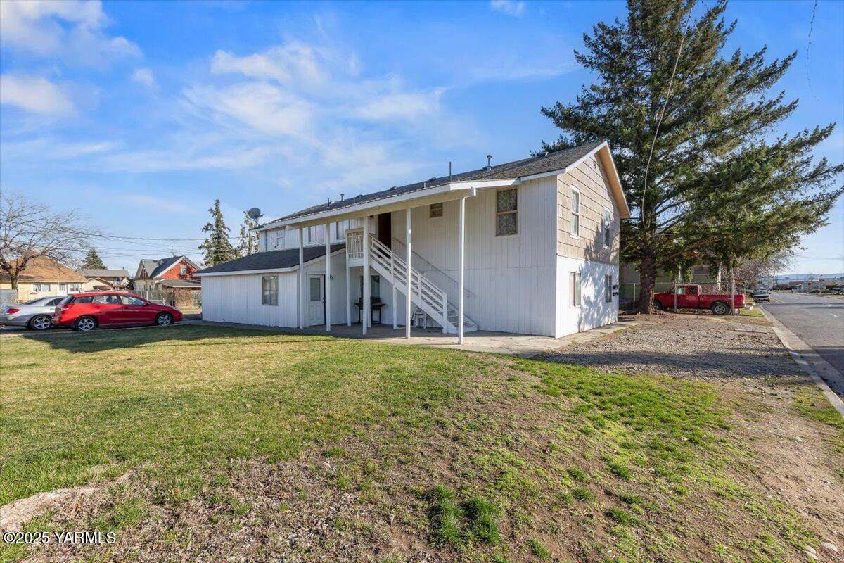 507 Ahtanum Ave - Photo 1