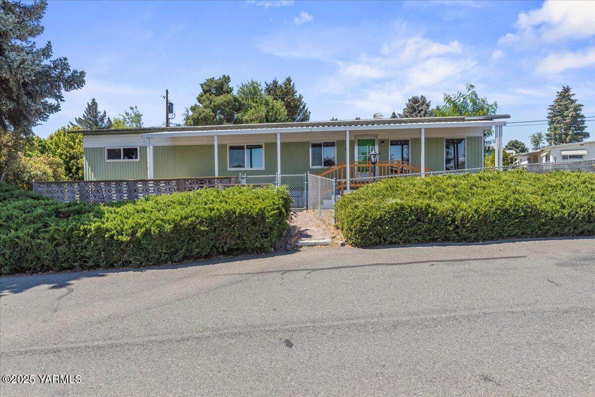 8301 Tieton Hts - Photo 1