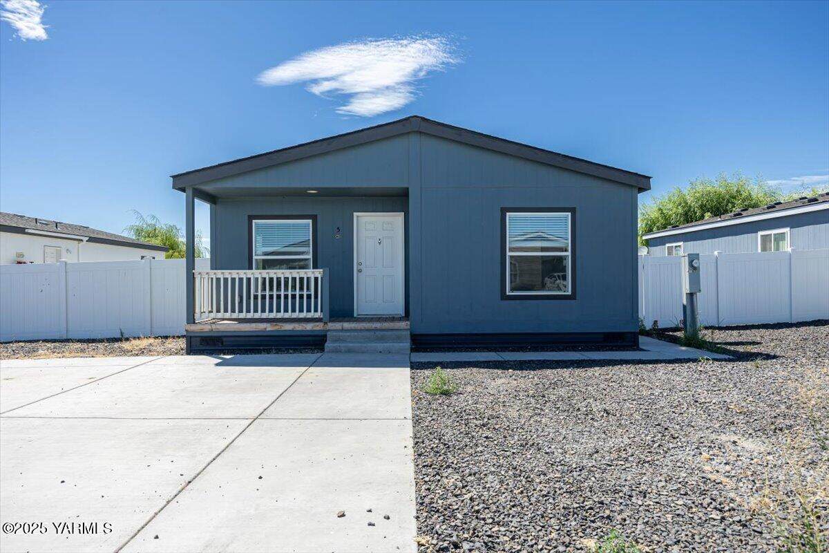 2681 Edison Ave - Photo 1