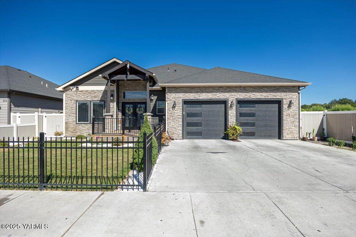 308 Ivone Dr - Photo 1