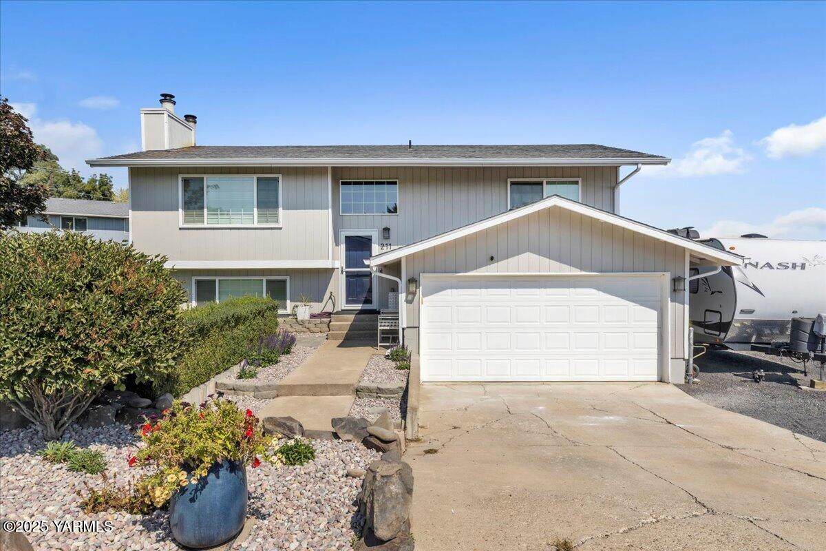 211 Palmer Dr - Photo 1