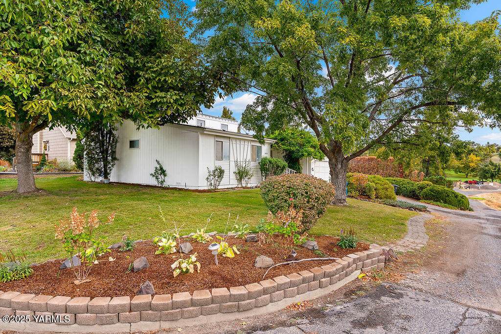 4401 Henning St - Photo 1