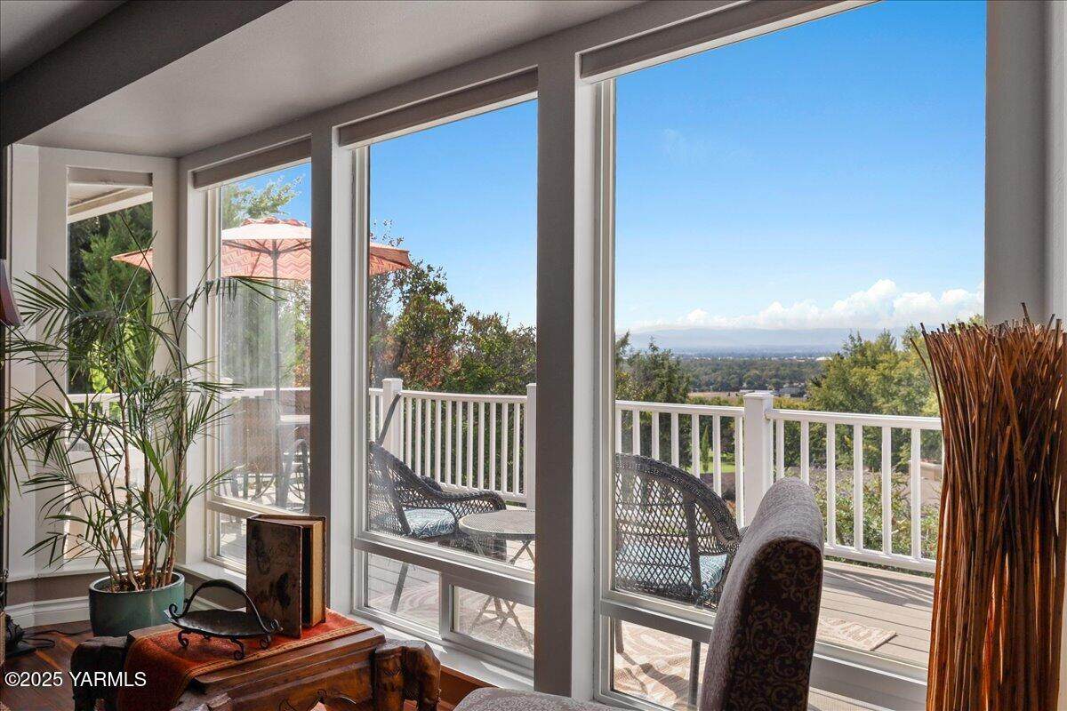 618 Country Club Dr - Photo 1