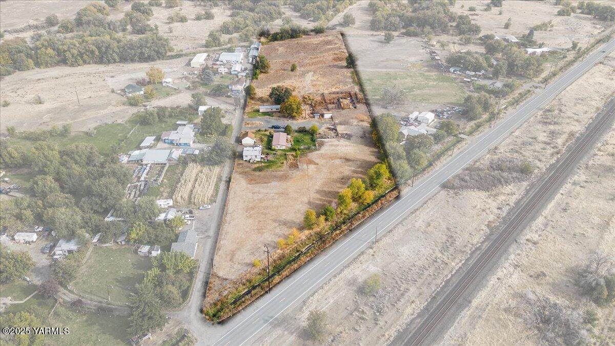 100 Gordon Ln - Photo 1