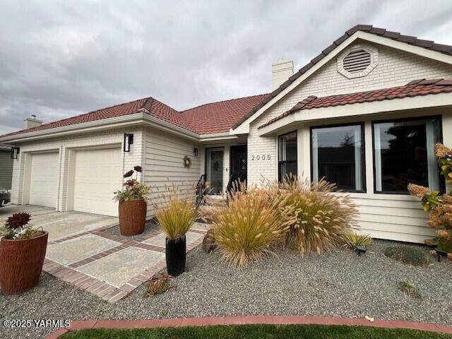 2005 Lakeview Dr - Photo 1