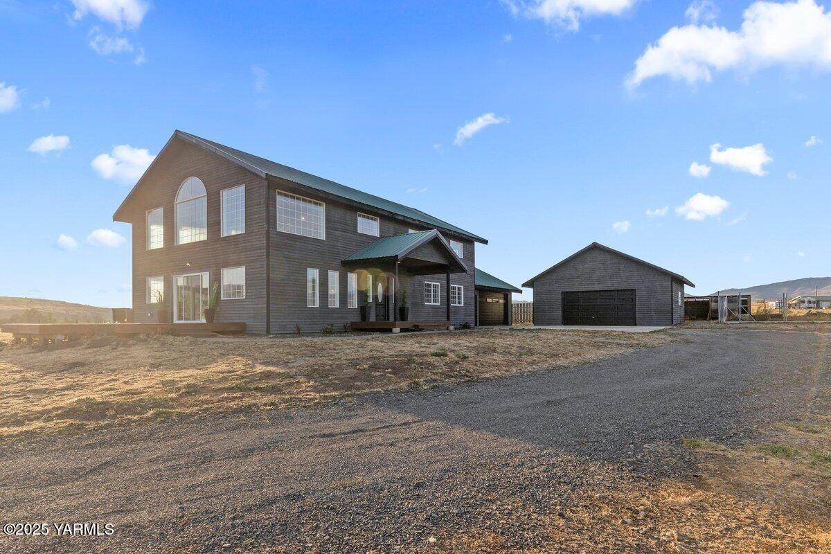 751 Howard Rd - Photo 1