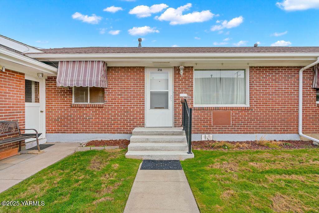 216 41st Ave - Photo 1