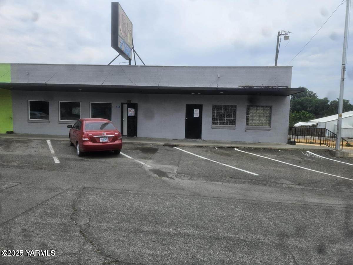 310 Main St - Photo 1