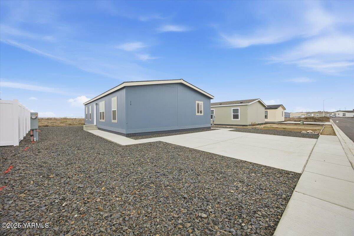 2681 Edison Ave - Photo 1