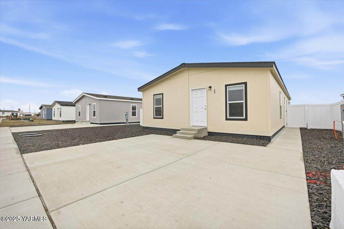 2681 Edison Ave - Photo 1