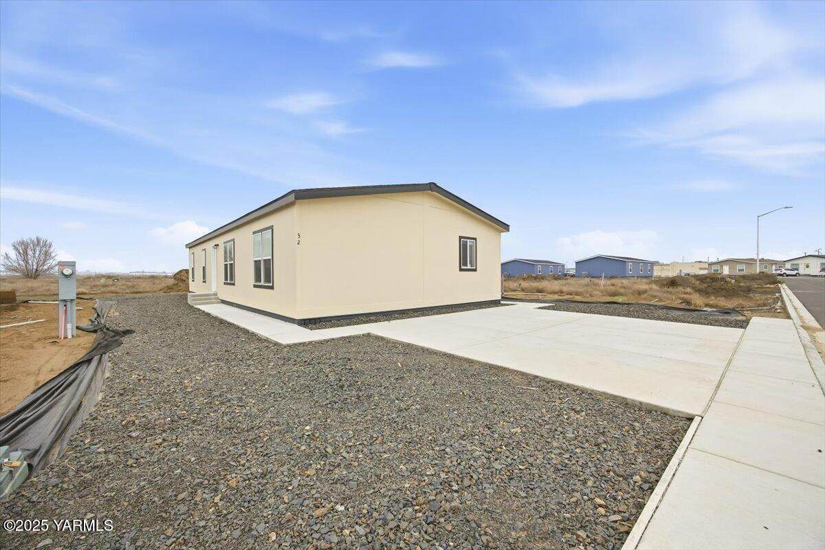 2681 Edison Ave - Photo 1