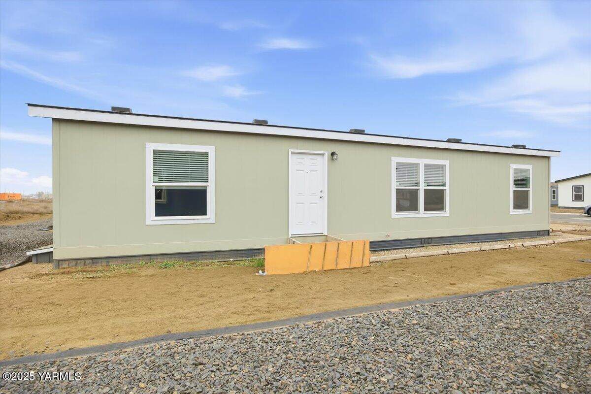 2681 Edison Ave - Photo 1