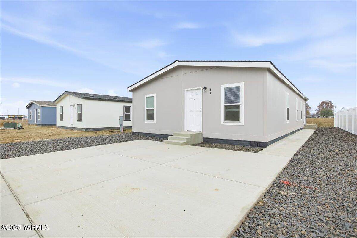 2681 Edison Ave - Photo 1