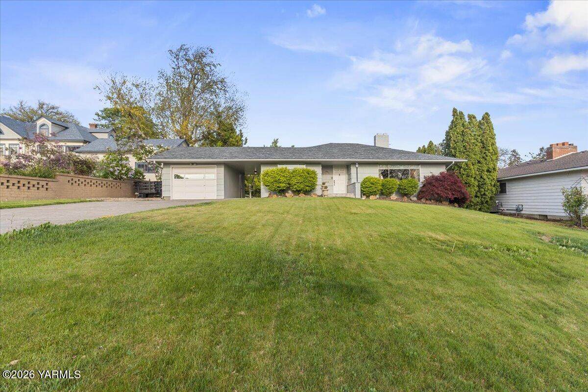 607 27th Ave - Photo 1