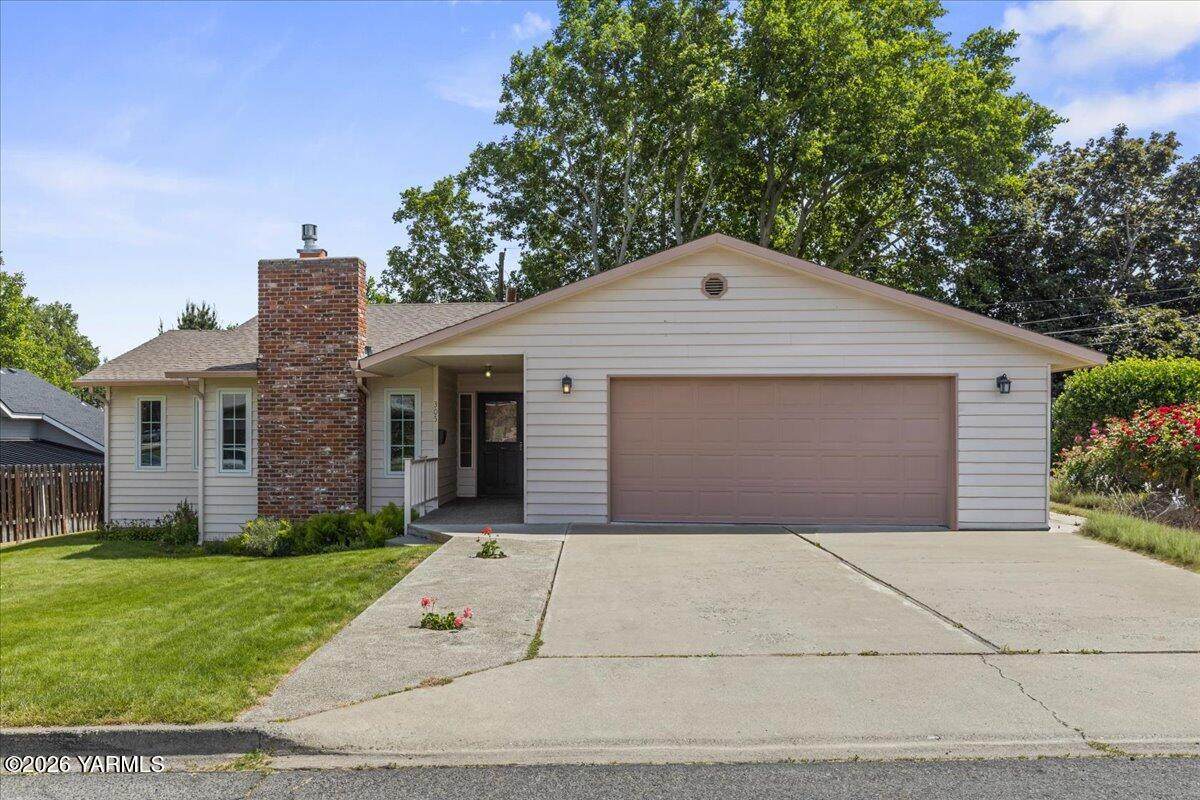 305 37th Ave - Photo 1