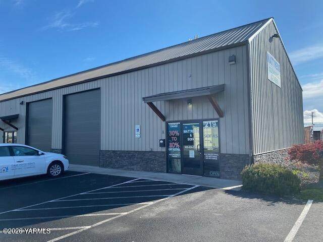 219 Naches Ave - Photo 1
