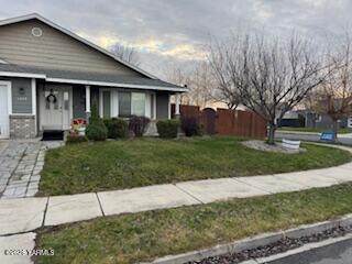 1407 Julia Ave - Photo 1