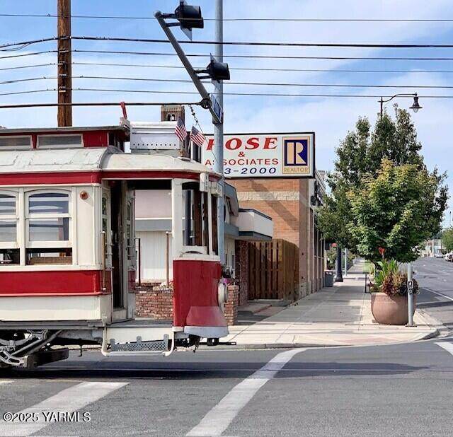 602 Yakima Ave - Photo 1