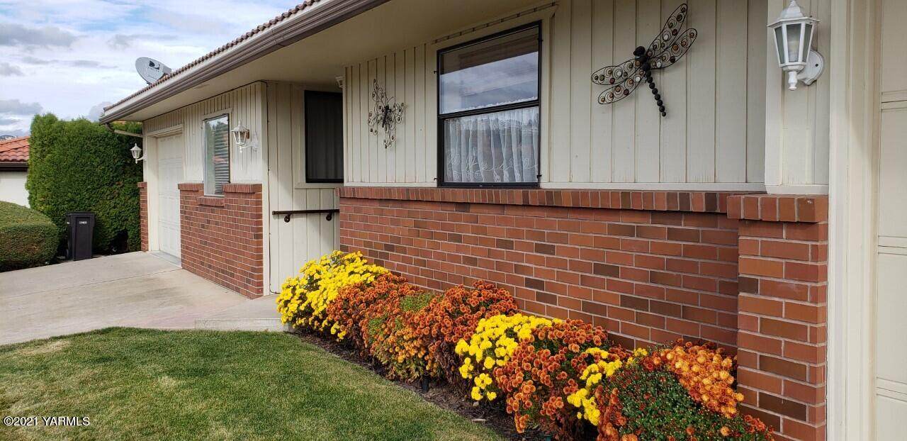 613 43rd Ave - Photo 1