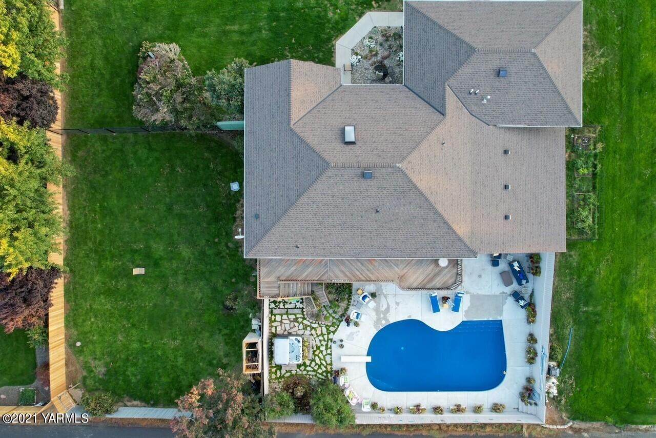 1508 80th Ave - Photo 1