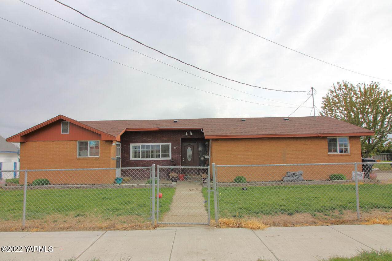 106 Franklin Ave - Photo 1
