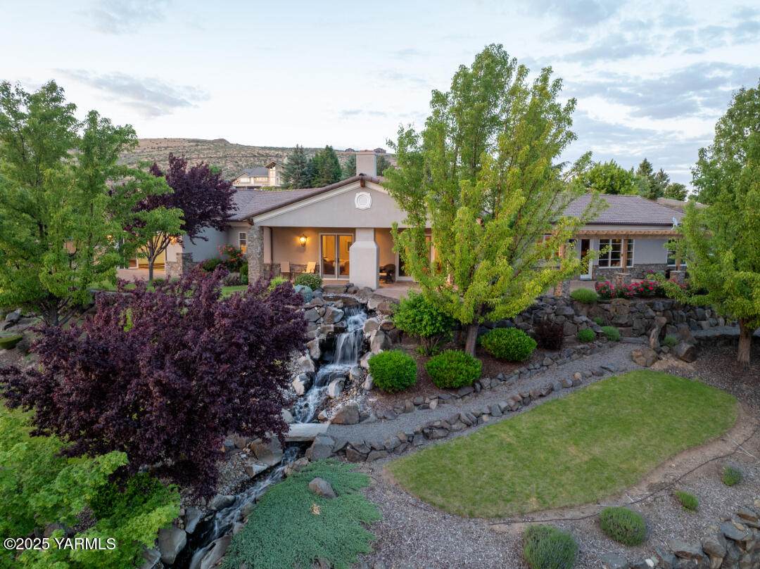 305 Mountain Shadows Pl - Photo 1
