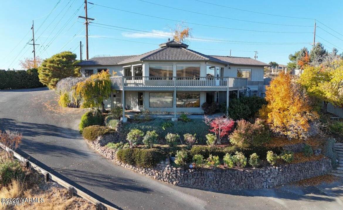 416 4th St - Photo 1