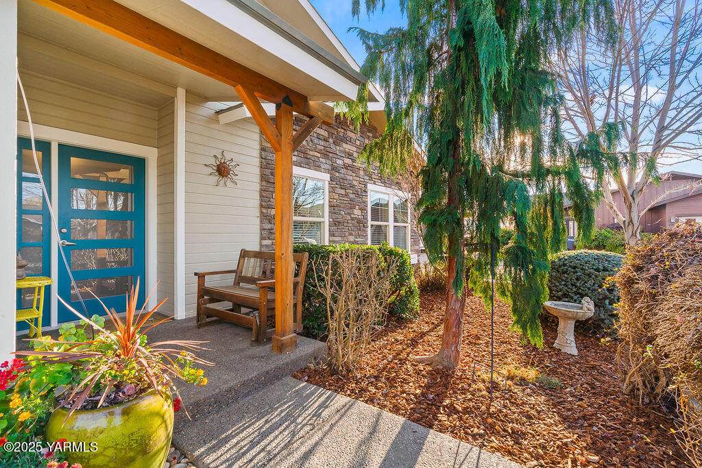 705 Kachess Ln - Photo 1