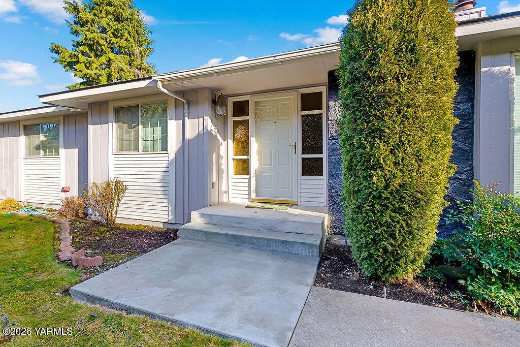 619 32nd Ave - Photo 1