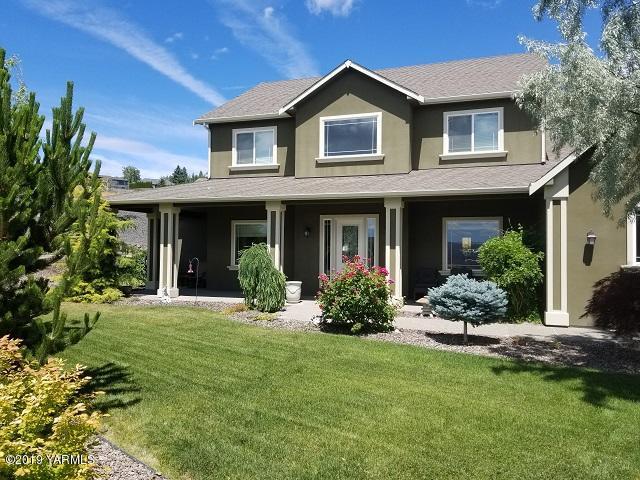 718 74th Ave - Photo 1