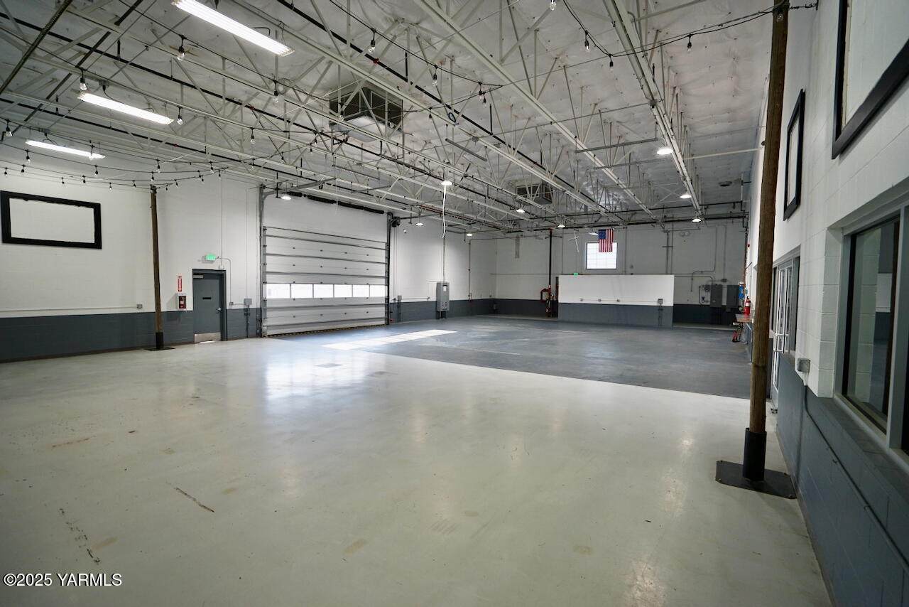 1702 Yakima Ave - Photo 1