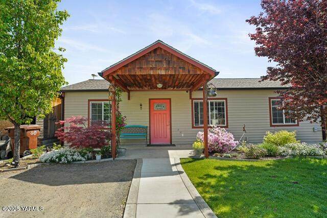 1319 15th Ave - Photo 1