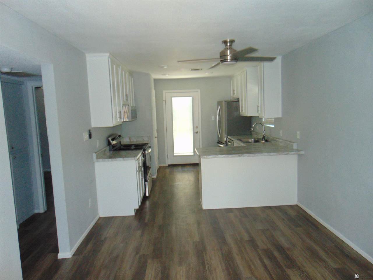 2089 apt#3 Walnut Ave - Photo 1