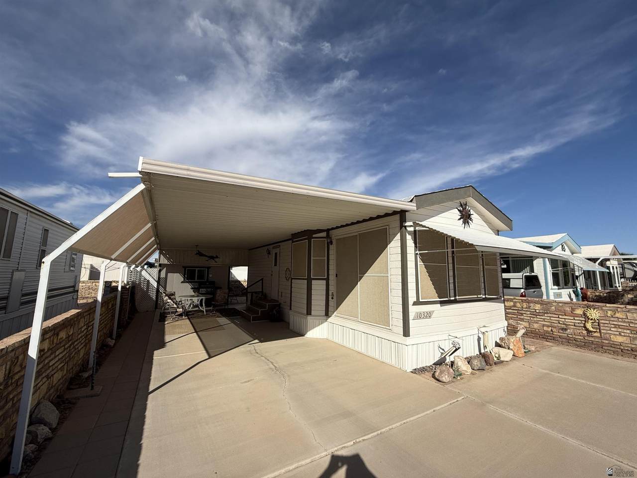 10320 28 LN - Photo 1