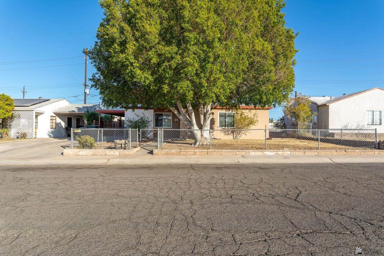 1425 12 DR - Photo 1