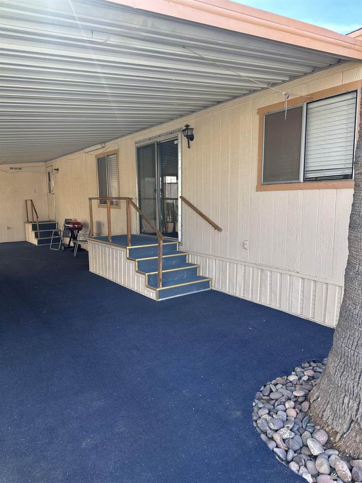 2700 8 ST - Photo 1