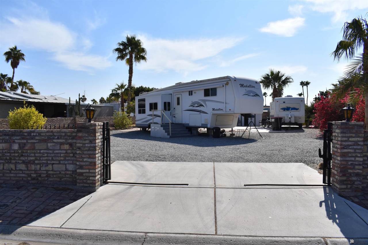 13537 43 DR - Photo 1