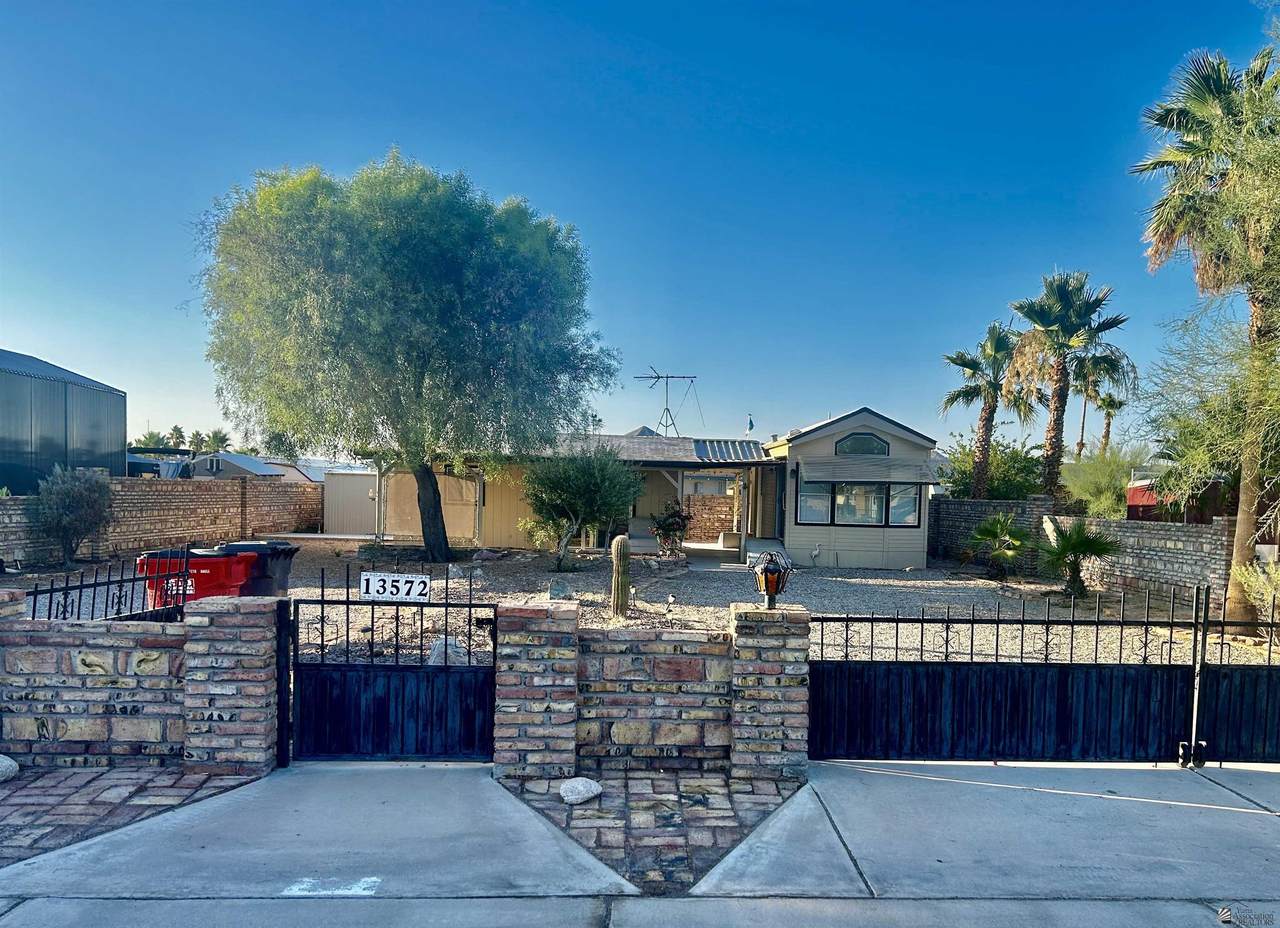 13572 47 LN - Photo 1