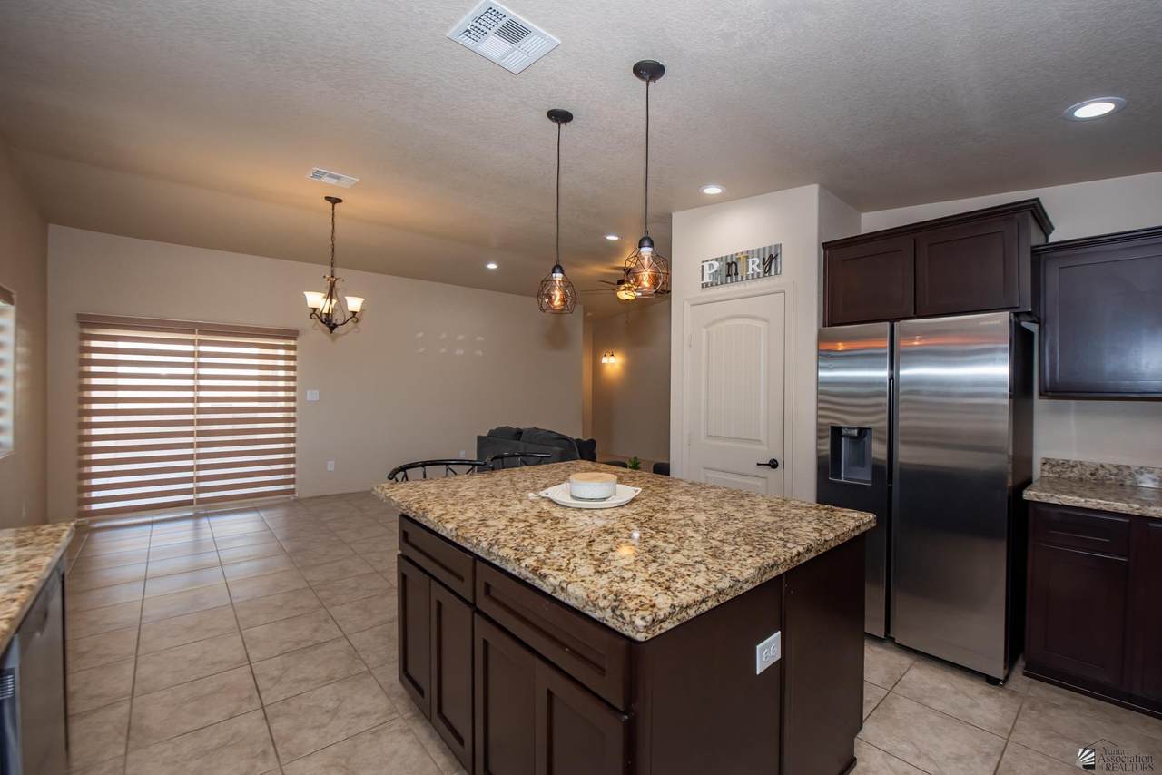 11681 33 ST - Photo 1