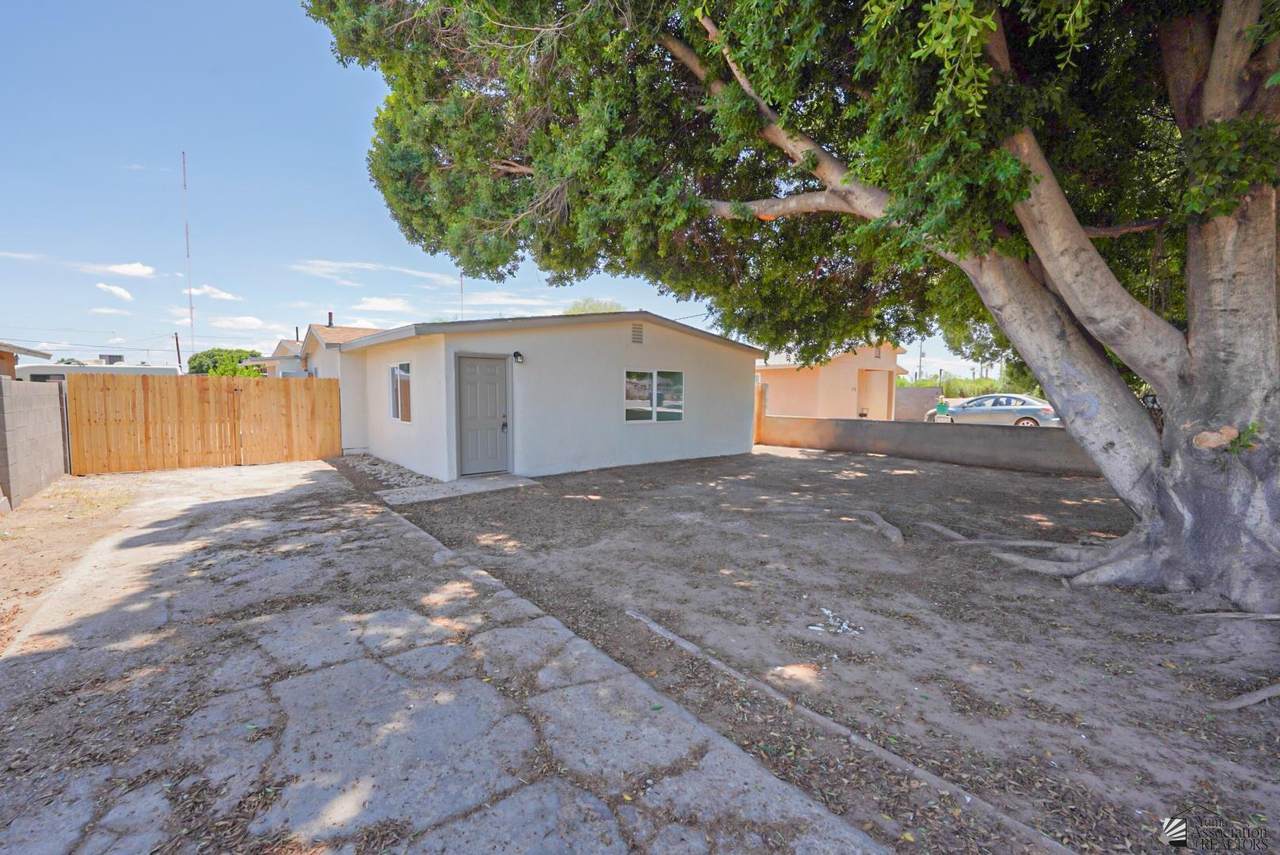 169 22 AVE - Photo 1