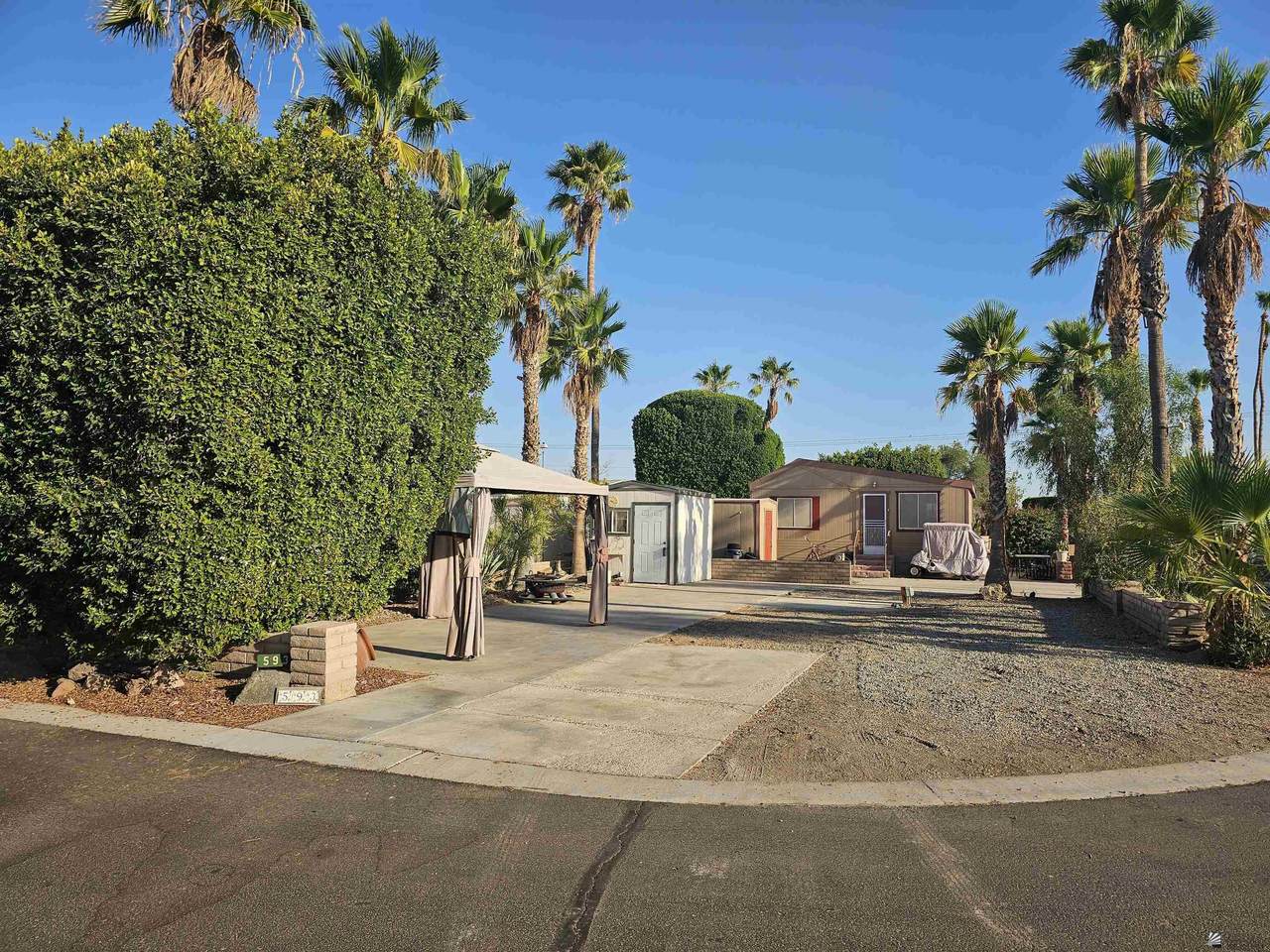 5707 32 ST - Photo 1