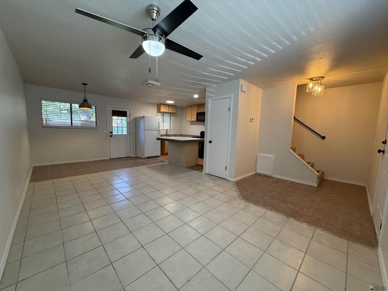 1101 Ave C - Photo 1