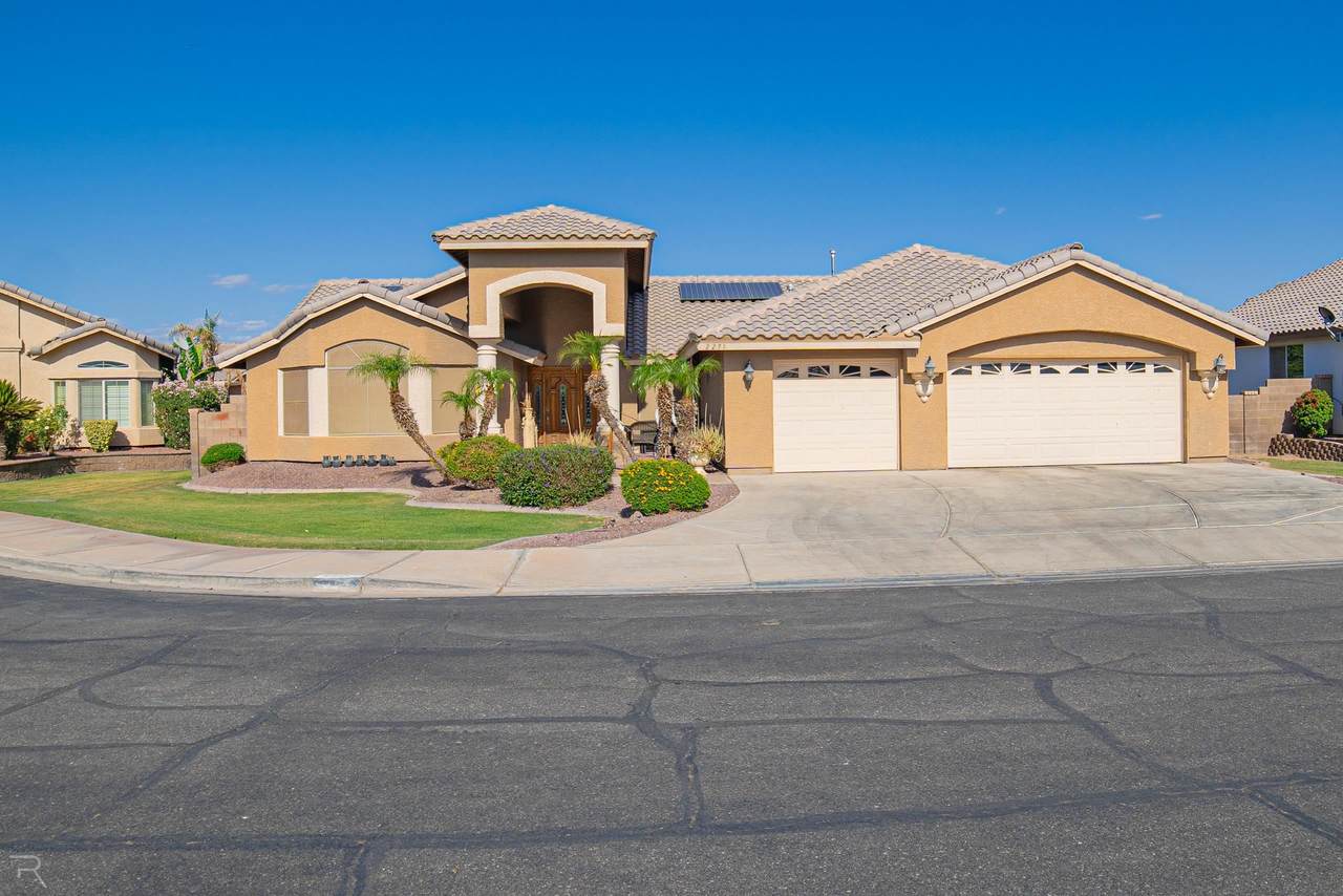2271 42 AVE - Photo 1