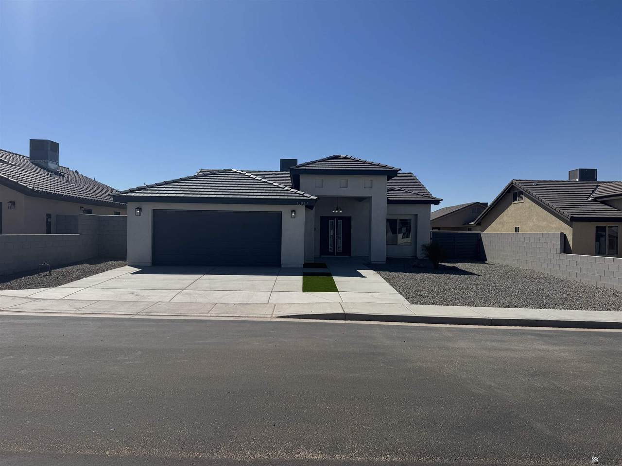 10857 45 PL - Photo 1