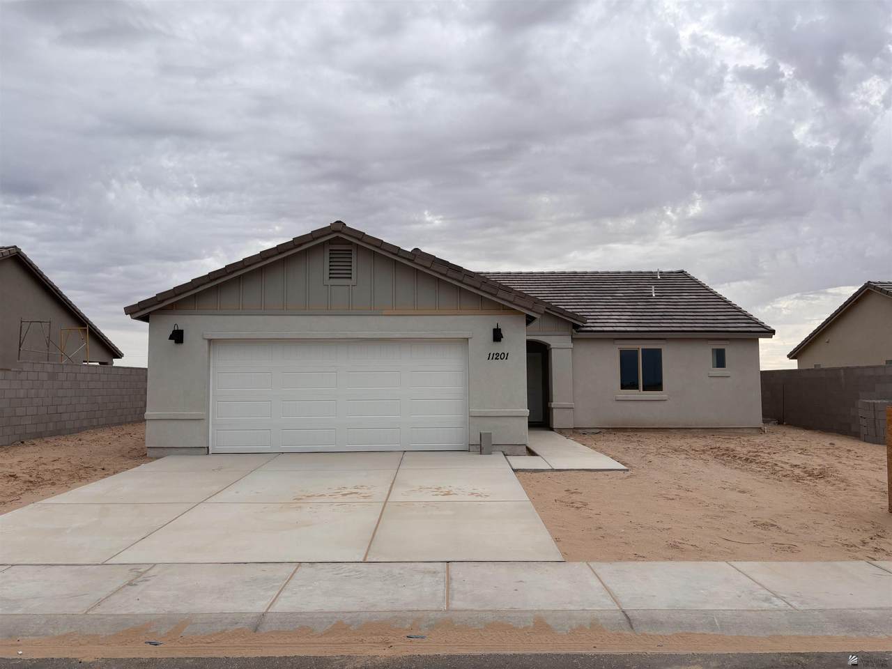 11201 42 PL - Photo 1