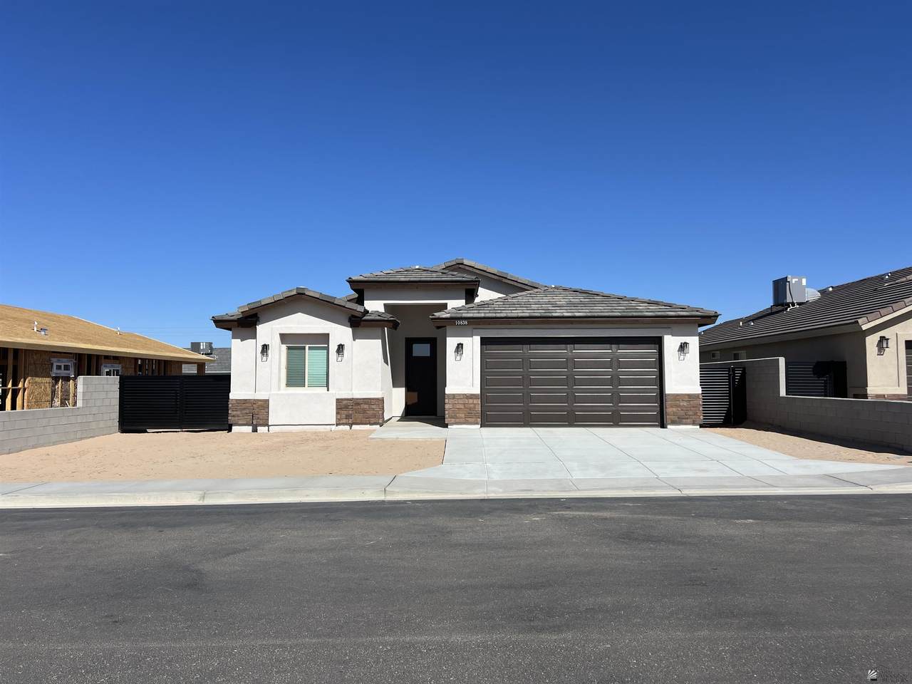 10828 45 LN - Photo 1