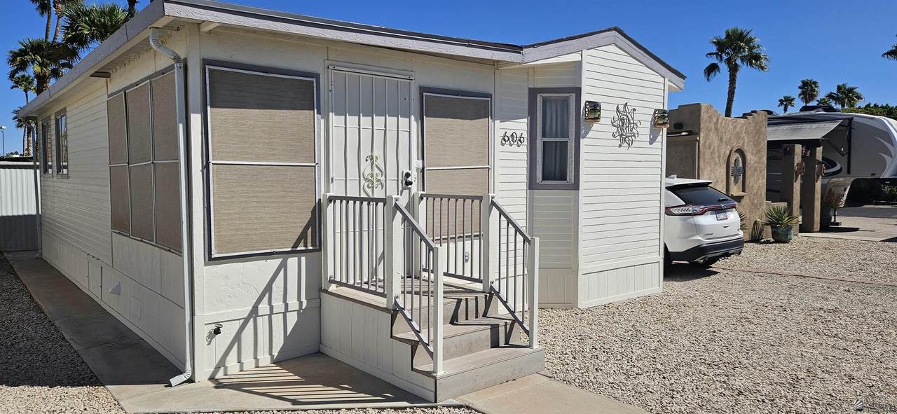 5707 32 ST - Photo 1