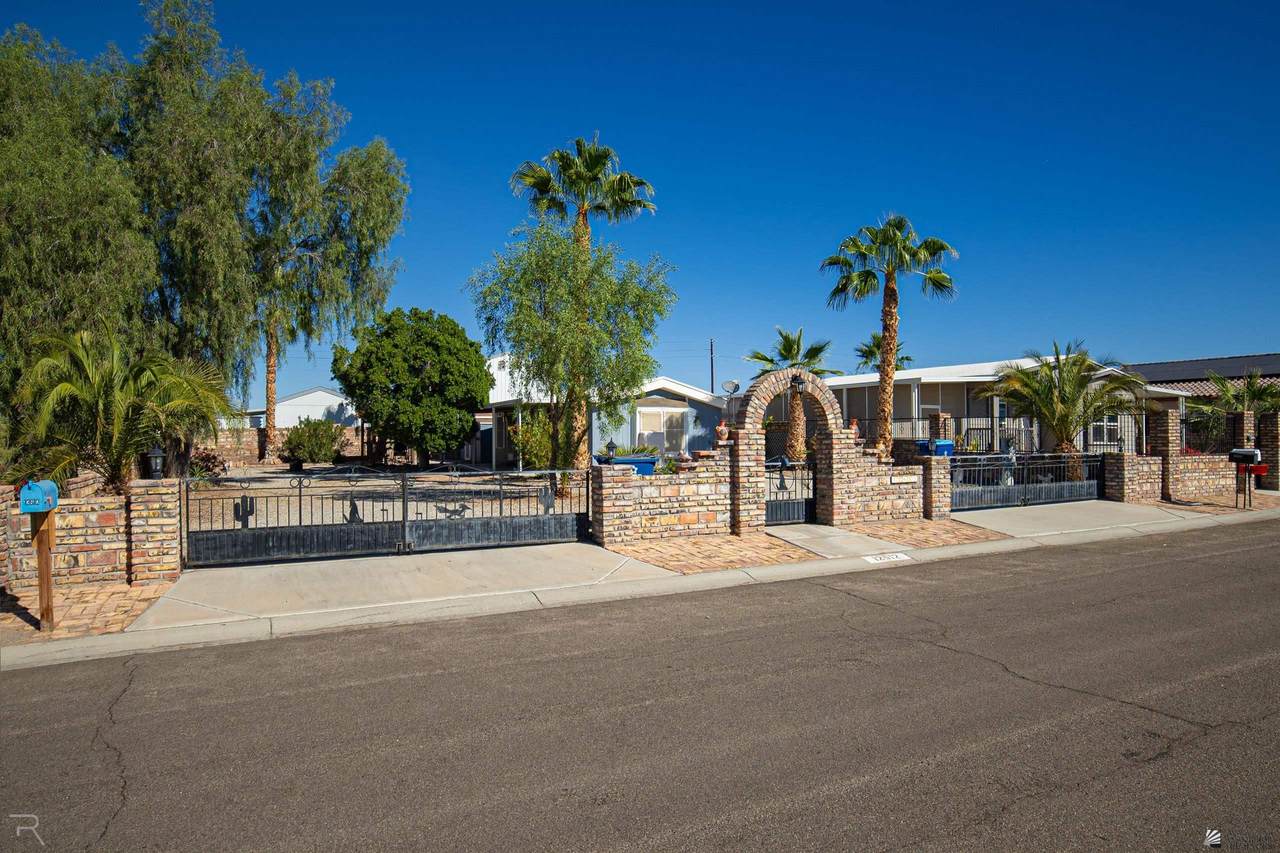 12612 44 DR - Photo 1